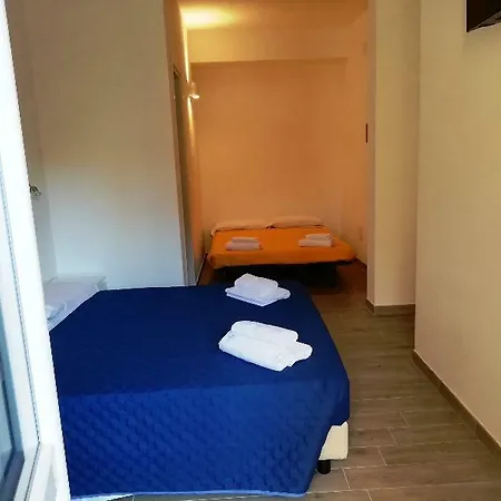 Domo Centro ゲストハウス 3*